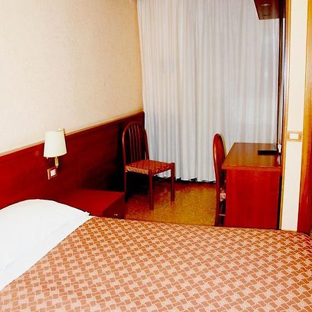 Hotel Bruna Рим Екстериор снимка
