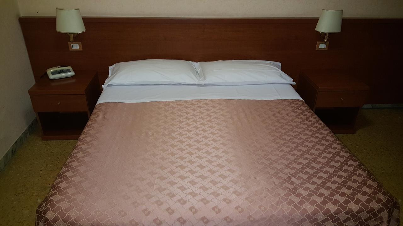 Hotel Bruna Рим Екстериор снимка