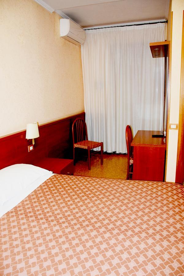 Hotel Bruna Рим Екстериор снимка