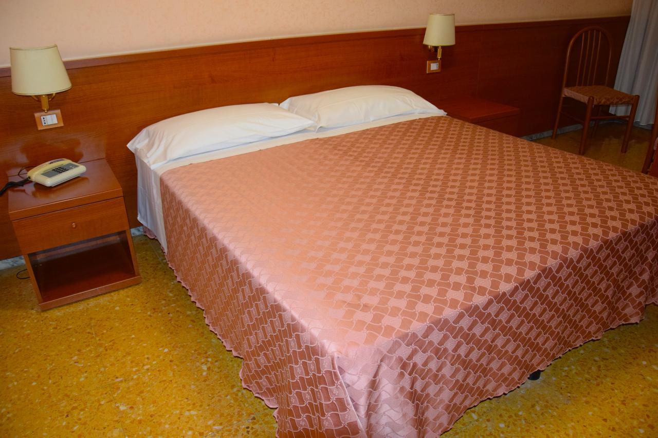 Hotel Bruna Рим Екстериор снимка