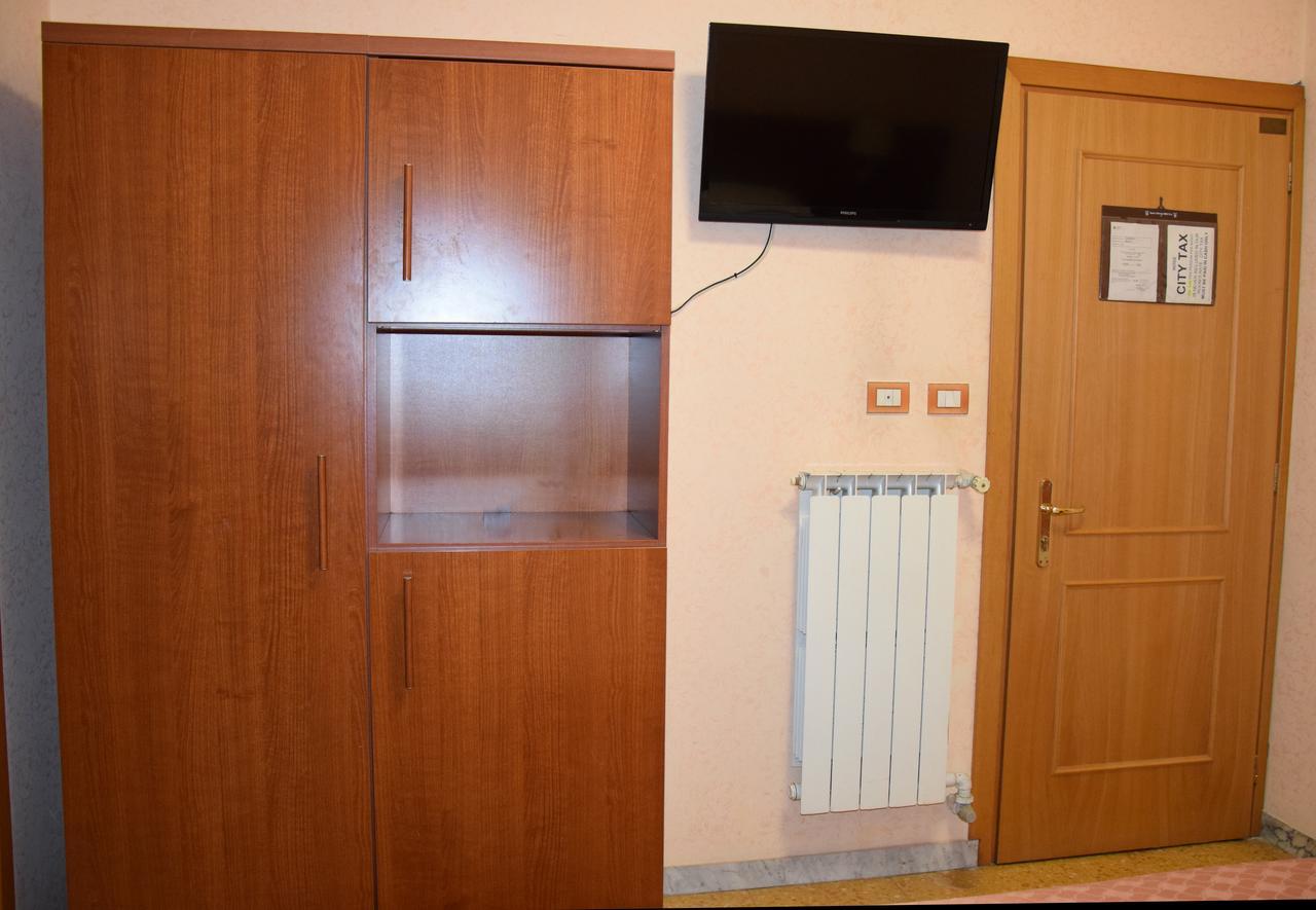 Hotel Bruna Рим Екстериор снимка