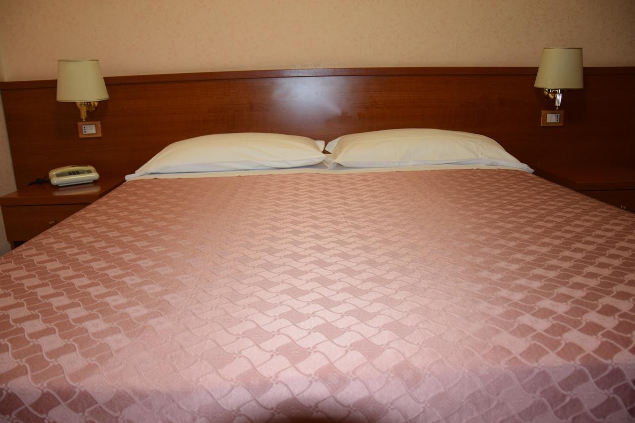 Hotel Bruna Рим Екстериор снимка