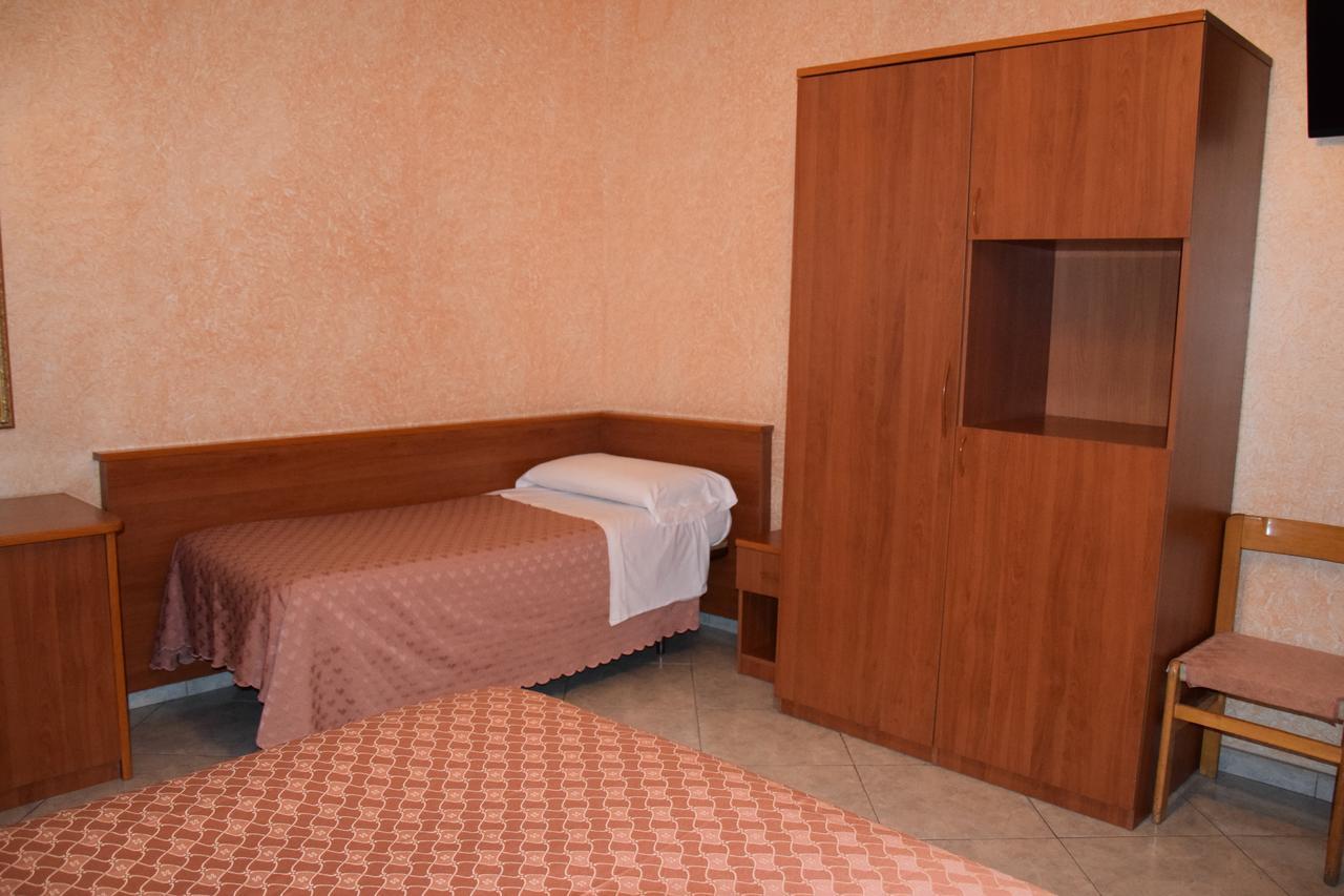 Hotel Bruna Рим Екстериор снимка