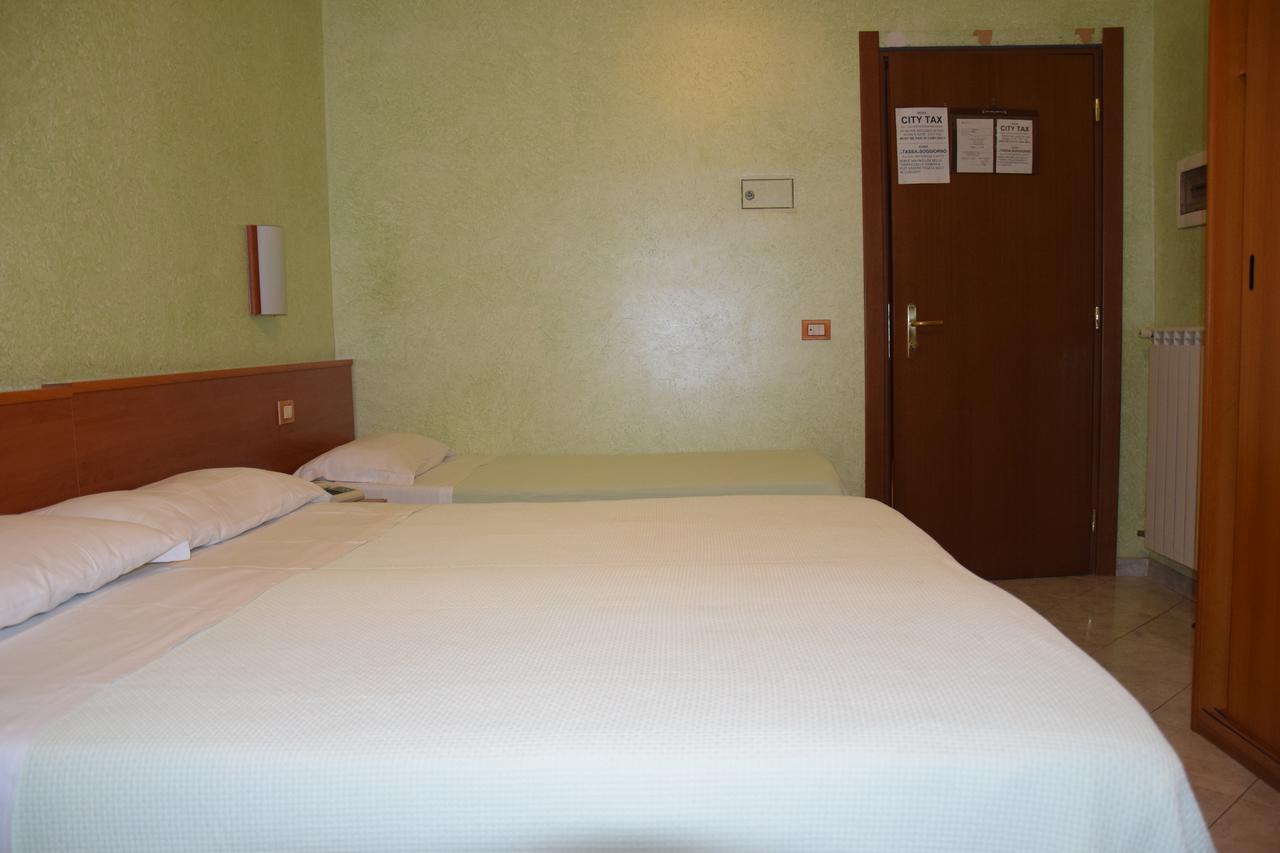 Hotel Bruna Рим Екстериор снимка