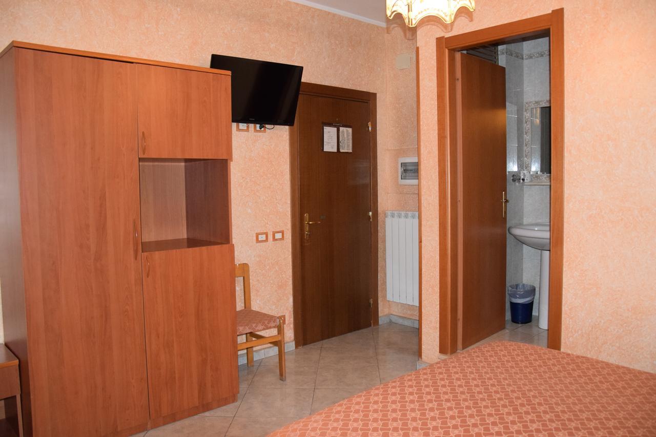 Hotel Bruna Рим Екстериор снимка