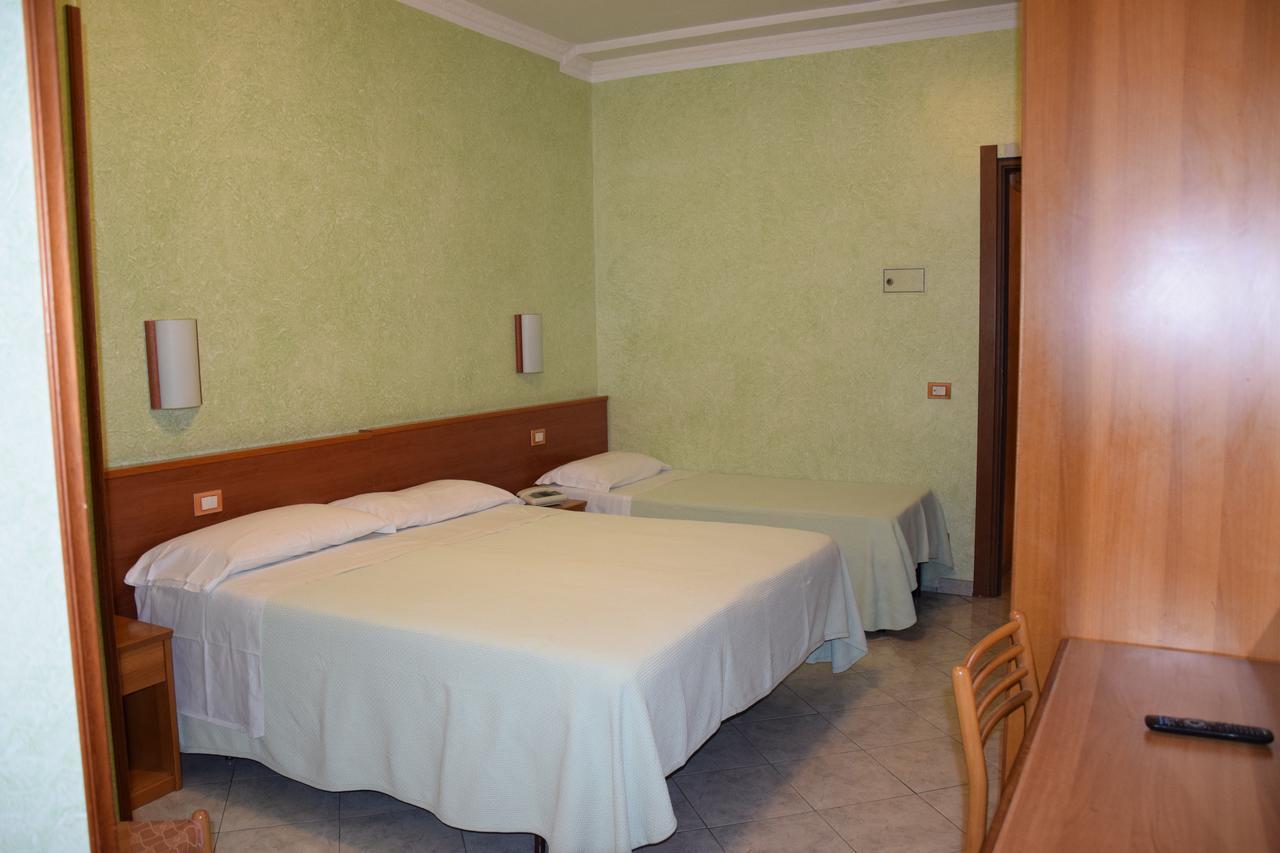 Hotel Bruna Рим Екстериор снимка