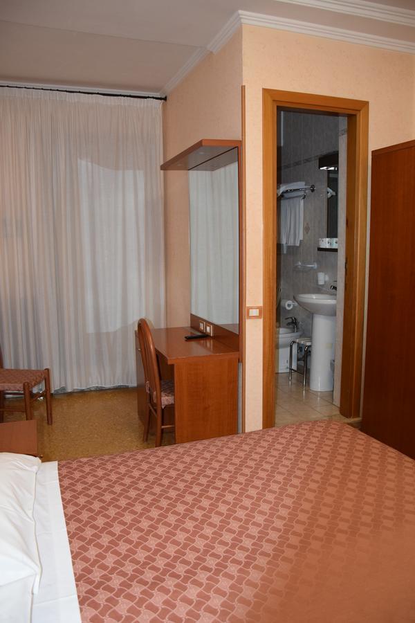 Hotel Bruna Рим Екстериор снимка