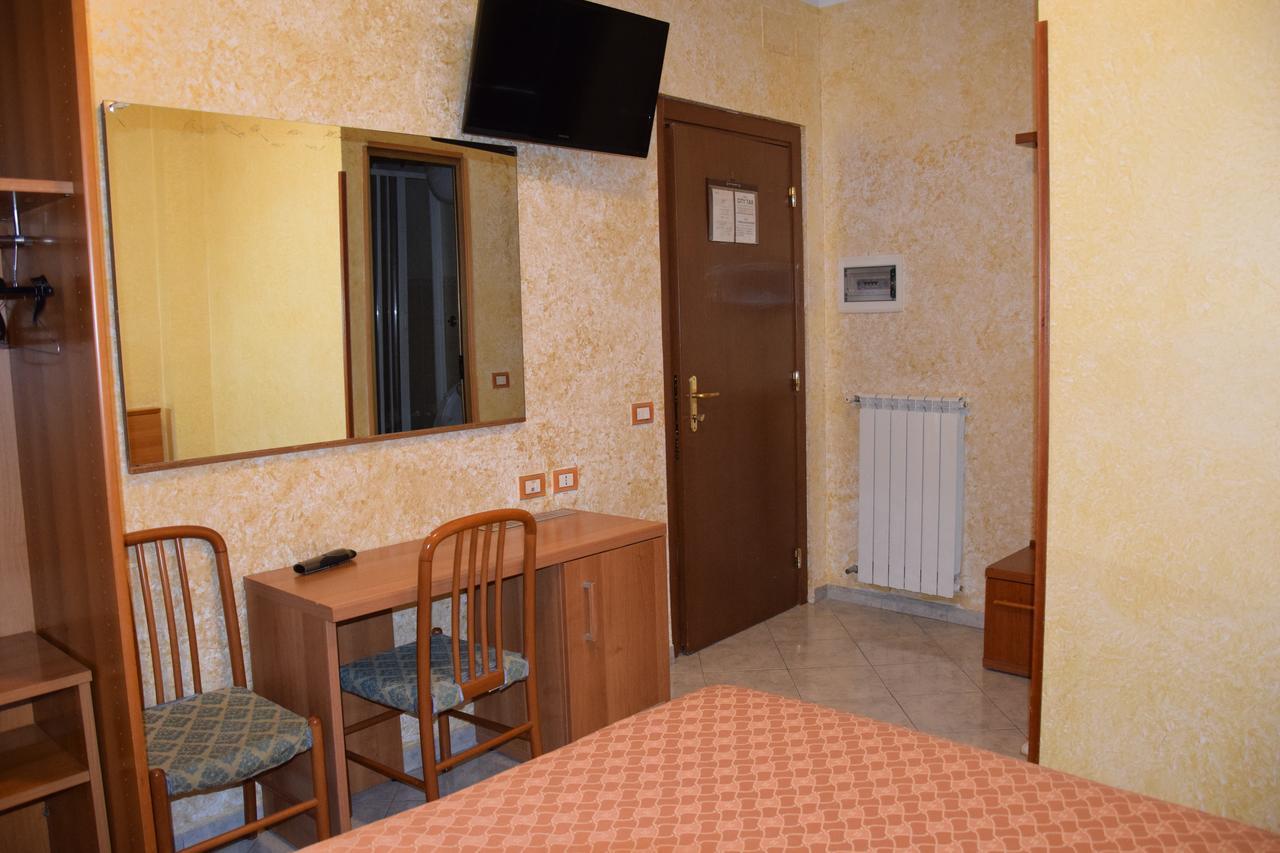 Hotel Bruna Рим Екстериор снимка
